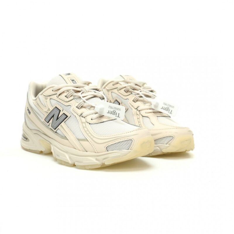 【AT11671】ニューバランス New Balance MR740 ミルクホワイト&淡いカーキ ランニングシューズ | New Balance