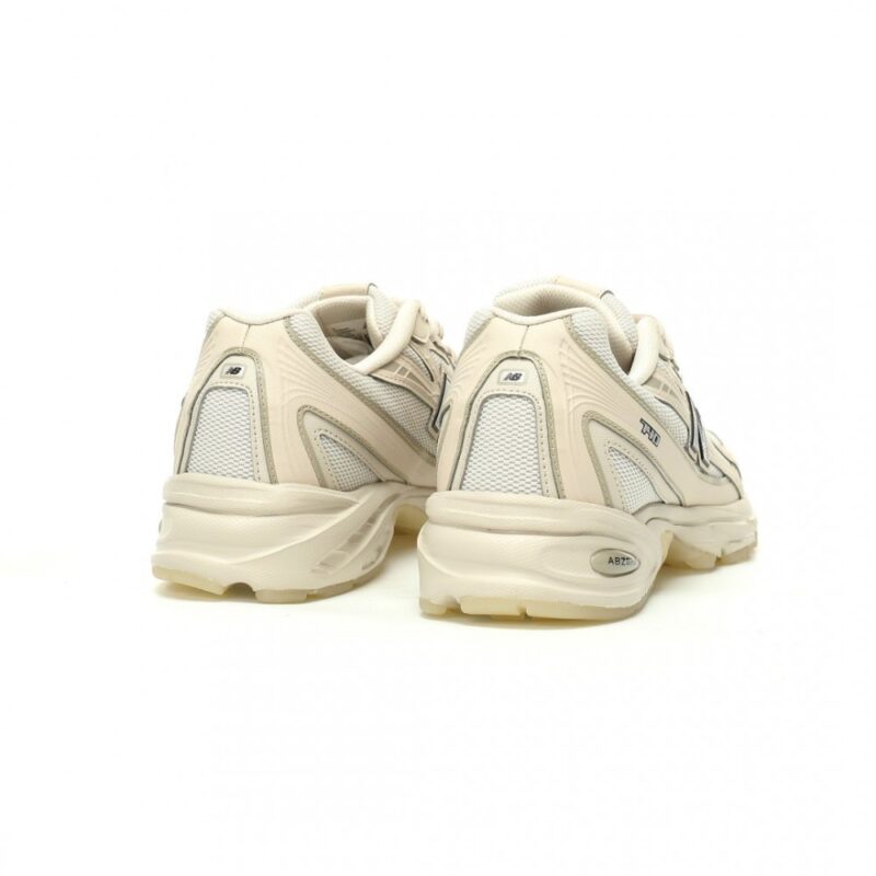 【AT11671】ニューバランス New Balance MR740 ミルクホワイト&淡いカーキ ランニングシューズ | New Balance