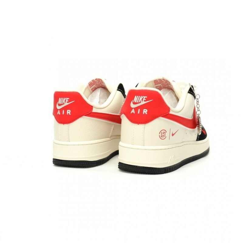 【AT11699】Supreme x Nike Air Force 1 スニーカー - ストリートファッションとスポーツの融合 | Supreme Nike