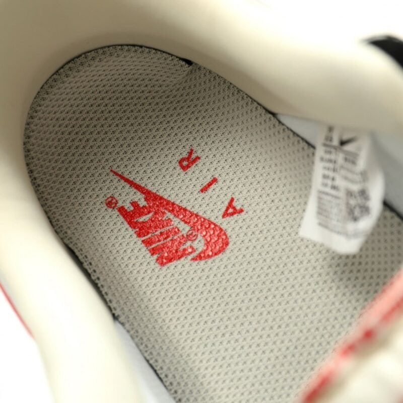 【AT11699】Supreme x Nike Air Force 1 スニーカー - ストリートファッションとスポーツの融合 | Supreme Nike
