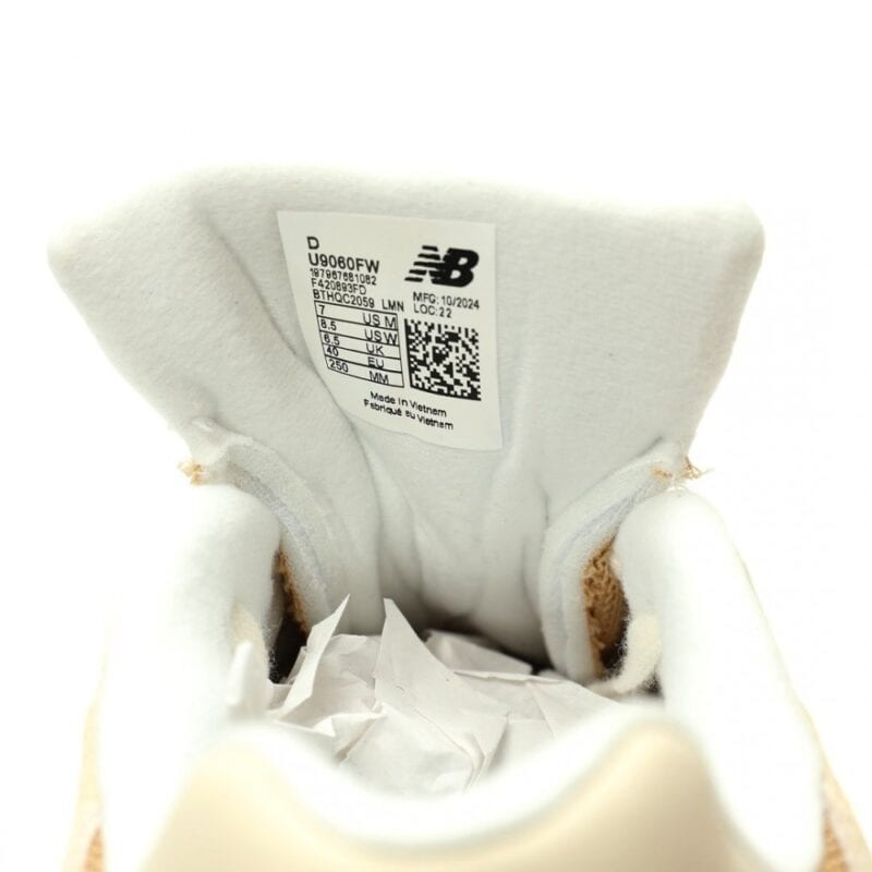 【AT11747】New Balance 9060 Sea Salt Beige ユニセックスシューズ | New Balance