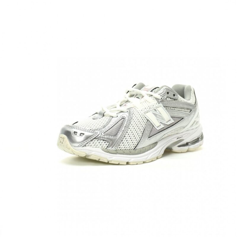 【AT11788】New Balanceニューバランス M1906Rレトロランニングシューズメタリックシルバーホワイト色 - スポーツファッションとトレンドスタイルのための理想的な選択肢 | New Balance