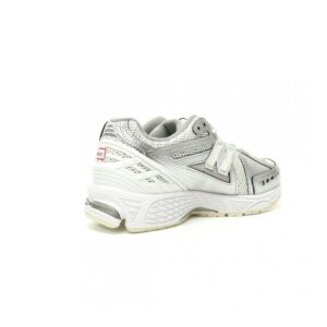 【AT11788】New Balanceニューバランス M1906Rレトロランニングシューズメタリックシルバーホワイト色 - スポーツファッションとトレンドスタイルのための理想的な選択肢 | New Balance