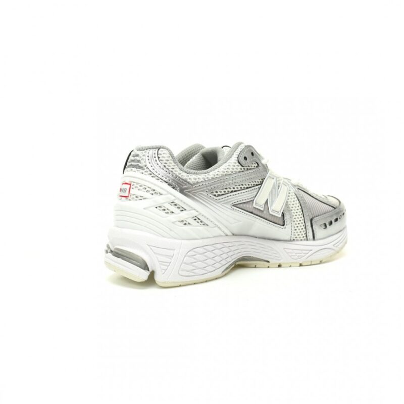 【AT11788】New Balanceニューバランス M1906Rレトロランニングシューズメタリックシルバーホワイト色 - スポーツファッションとトレンドスタイルのための理想的な選択肢 | New Balance