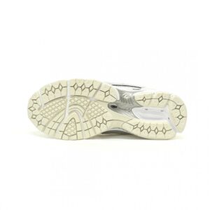 【AT11788】New Balanceニューバランス M1906Rレトロランニングシューズメタリックシルバーホワイト色 - スポーツファッションとトレンドスタイルのための理想的な選択肢 | New Balance