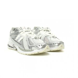 【AT11788】New Balanceニューバランス M1906Rレトロランニングシューズメタリックシルバーホワイト色 - スポーツファッションとトレンドスタイルのための理想的な選択肢 | New Balance