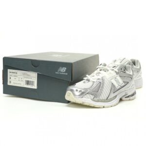 【AT11788】New Balanceニューバランス M1906Rレトロランニングシューズメタリックシルバーホワイト色 - スポーツファッションとトレンドスタイルのための理想的な選択肢 | New Balance