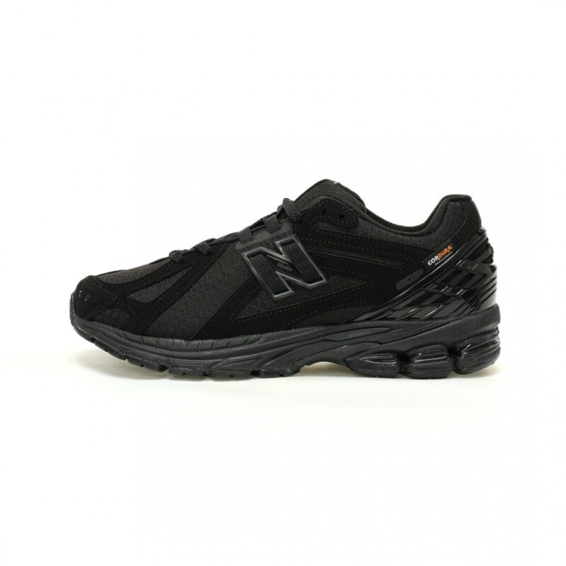 【AT11789】ニューバランス1906Rクラシックランニングシューズ - レトロデザインのブラックカイト | New Balance
