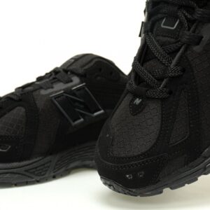 【AT11789】ニューバランス1906Rクラシックランニングシューズ - レトロデザインのブラックカイト | New Balance