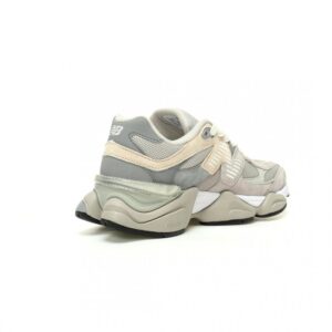 【AT11813】New Balance 9060シリーズ レトロランニングシューズ グレー＆シルバーカラー | New Balance