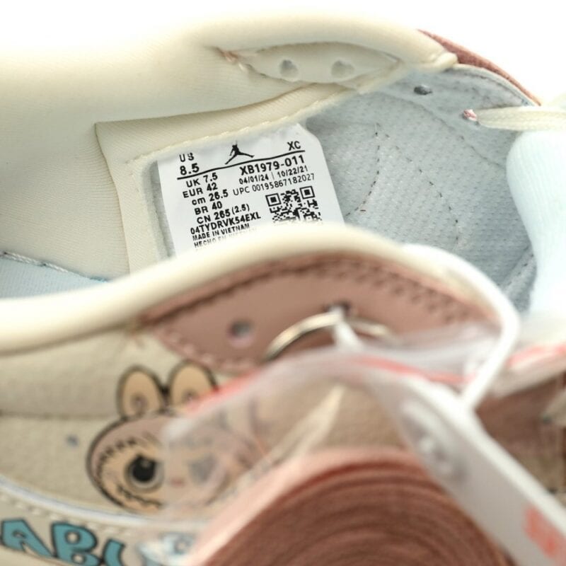 【AT11836】ナイキ エアジョーダン 1 ロー x LABUBU コラボ限定モデル | Jordan