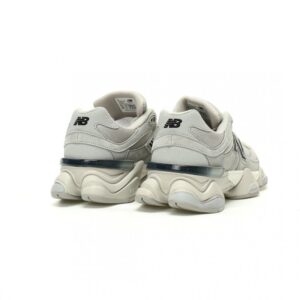 【AT11845】New Balance ニューバランス 9060シリーズ シルバーメタリックグレー スポーツカジュアルシューズ | New Balance