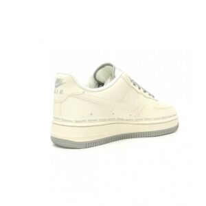 【AT11850】Supreme x Nike Air Force 1 07 Low コラボクラシック クリームグレー限定アイテム | Supreme x Nike