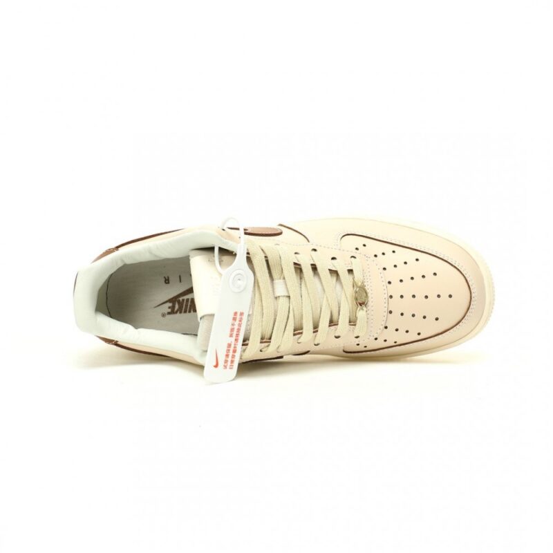 【AT11883】ナイキ Air Force 1 '07 Low パールホワイトブリティッシュタンスニーカー | Nike x Air Force 1