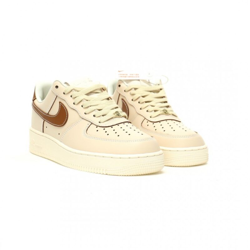 【AT11883】ナイキ Air Force 1 '07 Low パールホワイトブリティッシュタンスニーカー | Nike x Air Force 1