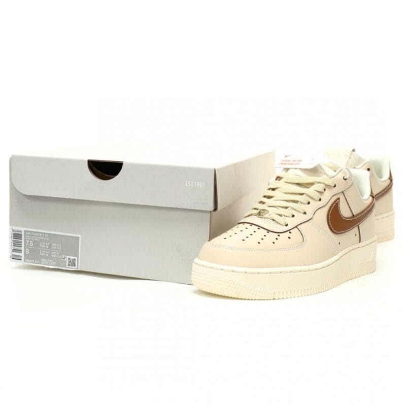 【AT11883】ナイキ Air Force 1 '07 Low パールホワイトブリティッシュタンスニーカー | Nike x Air Force 1