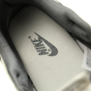 【AT12103】ルイ・ヴィトン x ナイキ SB ダンク ロー スケートシューズ - ファッションと機能性の完璧な融合 | LV x Nike