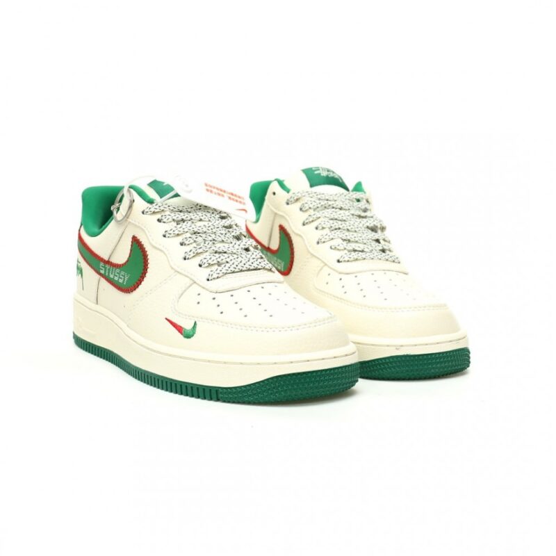 【AT12106】ステューシー x ナイキ エアフォース1 - ストリートカルチャーデザインの名作 | Nike x Stussy