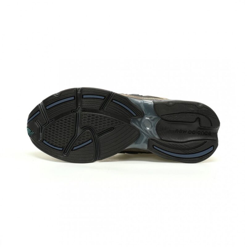 【AT12140】ニューバランス New Balance M2010シリーズ レトロなダッドスニーカー | New Balance
