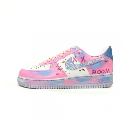【AT12319】ナイキ Air Force 1 07 Low: ピンクグラフィティカラーデザインとエアクッションテクノロジーを搭載 | Air Force 1
