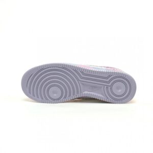 【AT12319】ナイキ Air Force 1 07 Low: ピンクグラフィティカラーデザインとエアクッションテクノロジーを搭載 | Air Force 1