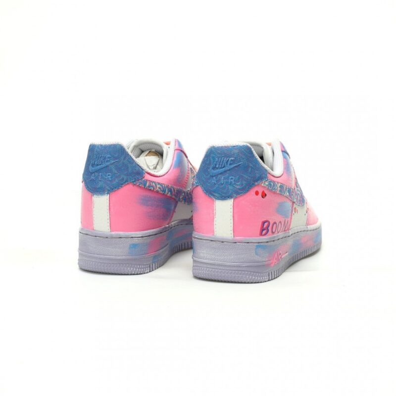 【AT12319】ナイキ Air Force 1 07 Low: ピンクグラフィティカラーデザインとエアクッションテクノロジーを搭載 | Air Force 1