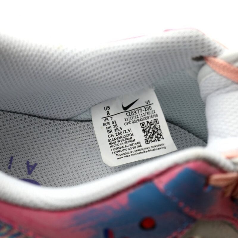 【AT12319】ナイキ Air Force 1 07 Low: ピンクグラフィティカラーデザインとエアクッションテクノロジーを搭載 | Air Force 1