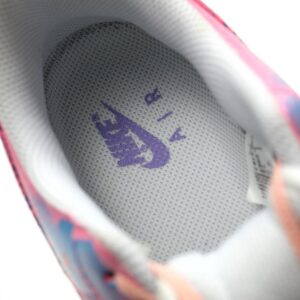 【AT12319】ナイキ Air Force 1 07 Low: ピンクグラフィティカラーデザインとエアクッションテクノロジーを搭載 | Air Force 1
