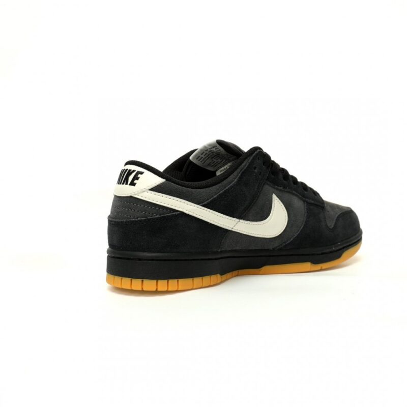 【AT12323】ナイキSB ダンク ロー ブラックグレースウェード スケートシューズ | Nike x Dunk