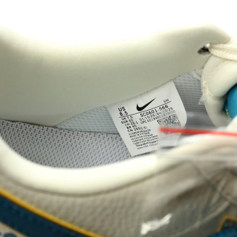 【AT12344】ナイキ エアフォース1 ミニオン レザースニーカー クリーム色 水色ディテール 弾きある快適 靴 | Nike Air Force 1