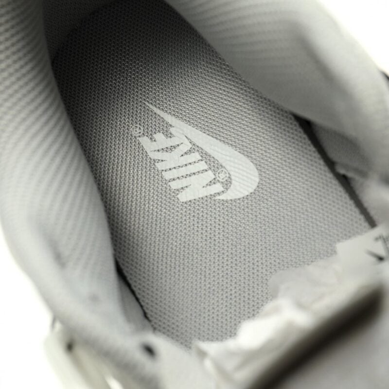 【AT12346】ナイキSBダンクロー パイソン柄スニーカー ホワイトブラックシルバー | Nike Dunk