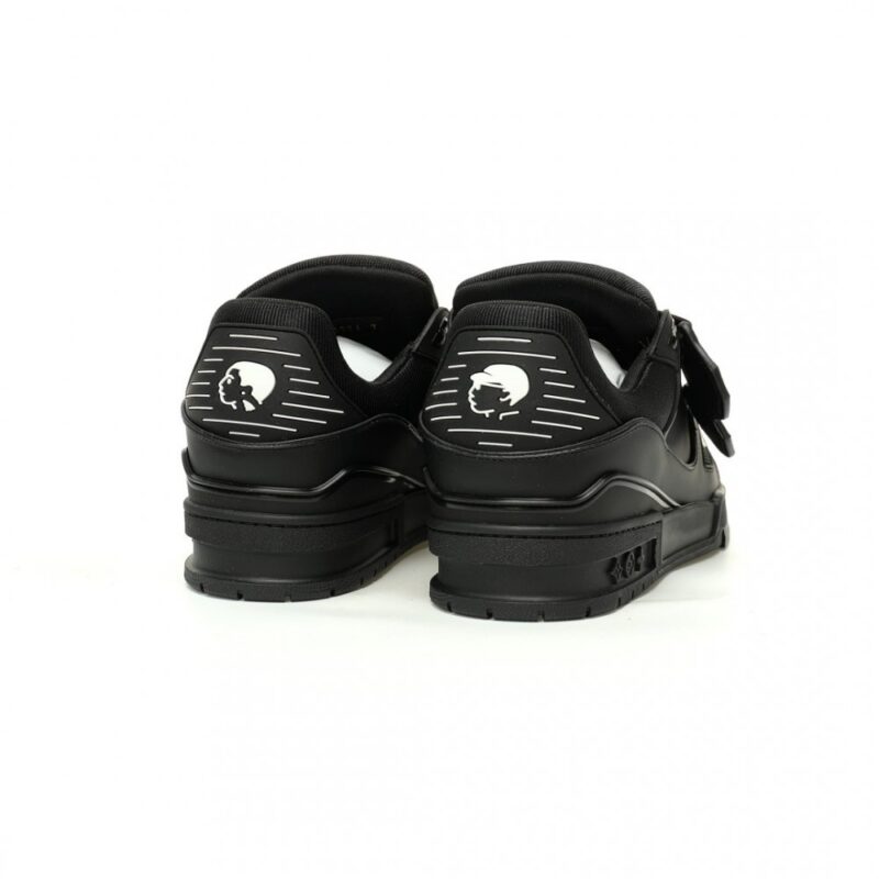 【AT12368】ルイ・ヴィトン LV トレーナースニーカー、高級レザー素材のブラックデザイン | Louis Vuitton Malletier