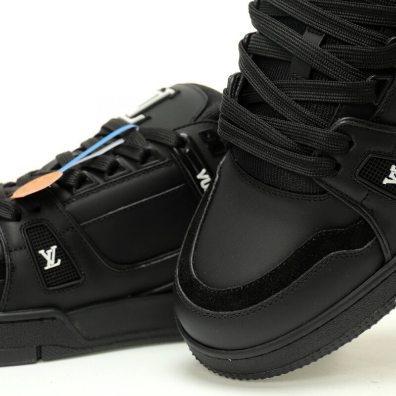 【AT12368】ルイ・ヴィトン LV トレーナースニーカー、高級レザー素材のブラックデザイン | Louis Vuitton Malletier