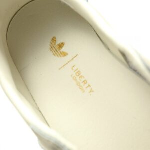 【AT12381】Adidas(アディダス) Gazelle Indoor トレーナー - シンプルでエレガントなデザインが魅力のスニーカー | Adidas Originals