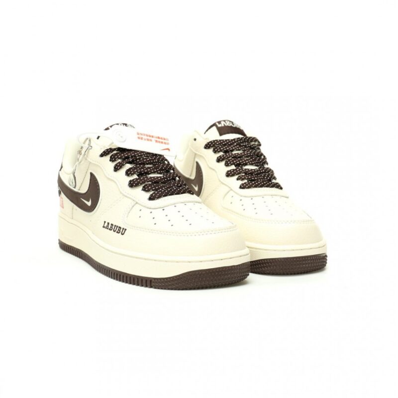 【AT12393】泡泡マート x ナイキ エアフォース 1 07 LV8 ローコラボモデル - ストリートファッションのトレンドアイテム | Nike Air Force 1
