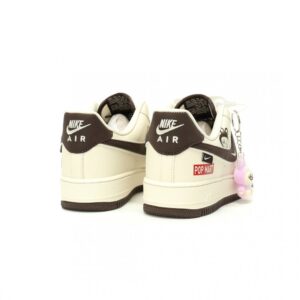 【AT12393】泡泡マート x ナイキ エアフォース 1 07 LV8 ローコラボモデル - ストリートファッションのトレンドアイテム | Nike Air Force 1