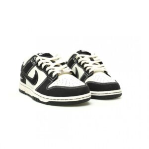 【AT12396】Nike SB Dunk Low スケートボードシューズのブラック＆ホワイトデザイン | Nike Dunk