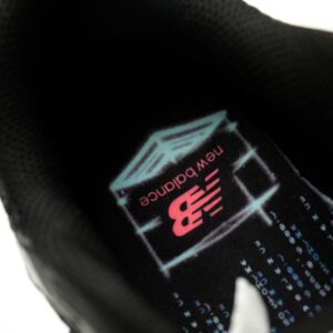 【AT12427】ニューバランス 9060シリーズレトロスニーカー ブラックシルバーホワイト 豊かなレトロ遺伝子を受け継いだ都市スタイル | New Balance