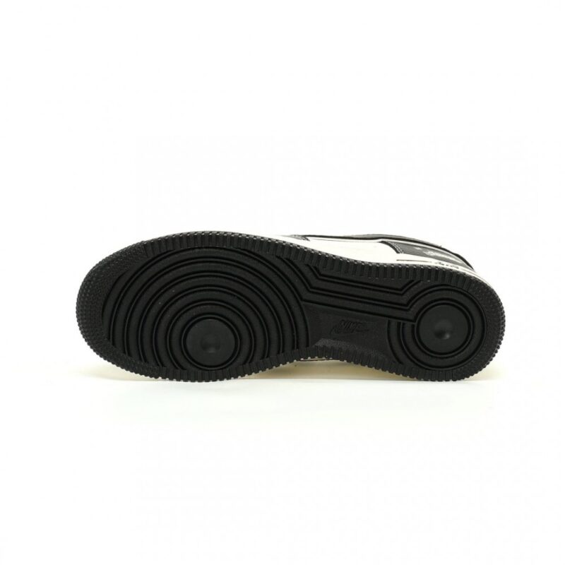 【AT12470】Louis Vuitton × ナイキ Air Force 1 コラボスニーカー - 高級レザー素材で贅沢に輝く | Louis Vuitton x Nike