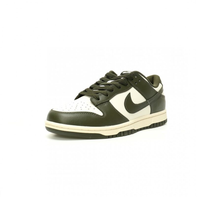 【AT12472】ナイキSB Dunk Low 'Cargo Khaki' - ストリートファッションとスケートボードカルチャーの融合 | Nike Dunk