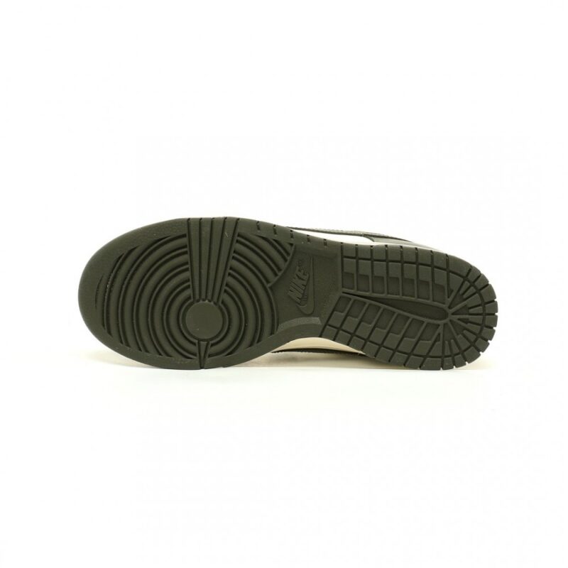 【AT12472】ナイキSB Dunk Low 'Cargo Khaki' - ストリートファッションとスケートボードカルチャーの融合 | Nike Dunk
