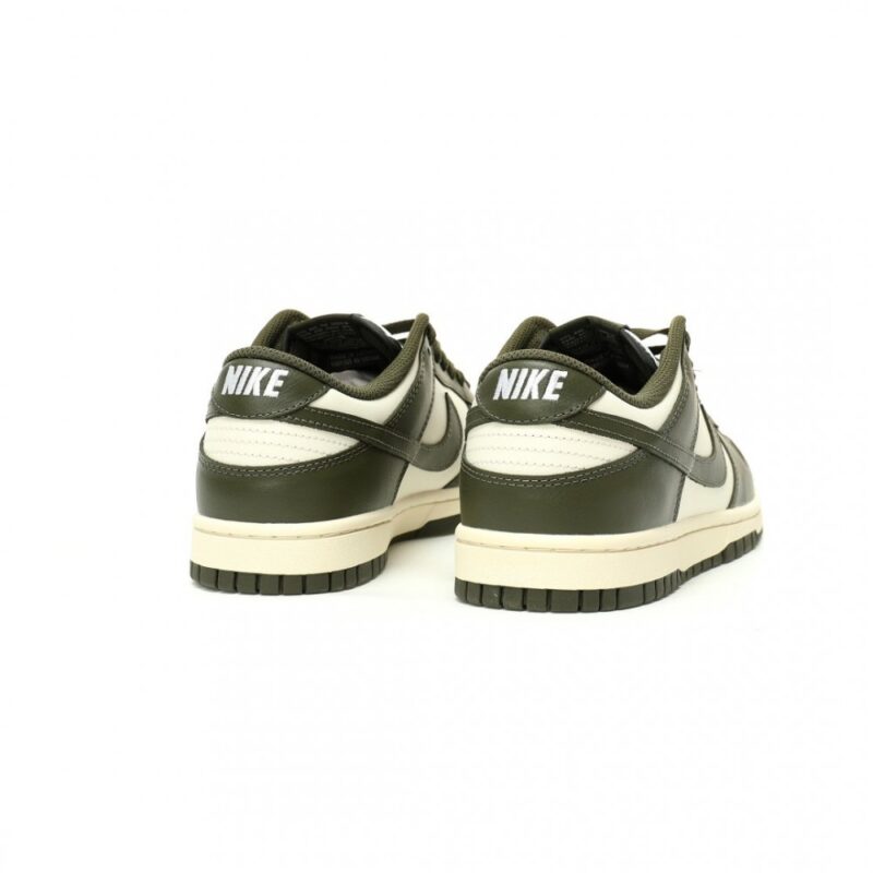 【AT12472】ナイキSB Dunk Low 'Cargo Khaki' - ストリートファッションとスケートボードカルチャーの融合 | Nike Dunk