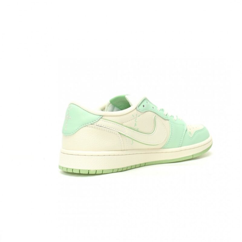 【AT12474】Nike x LABUBUコラボ Air Jordan 1 Low OG - グリーンとクリームホワイトのキュートなスニーカー | Nike x Labubu