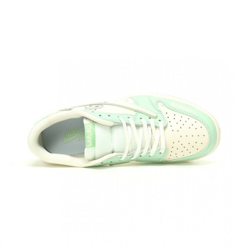 【AT12474】Nike x LABUBUコラボ Air Jordan 1 Low OG - グリーンとクリームホワイトのキュートなスニーカー | Nike x Labubu