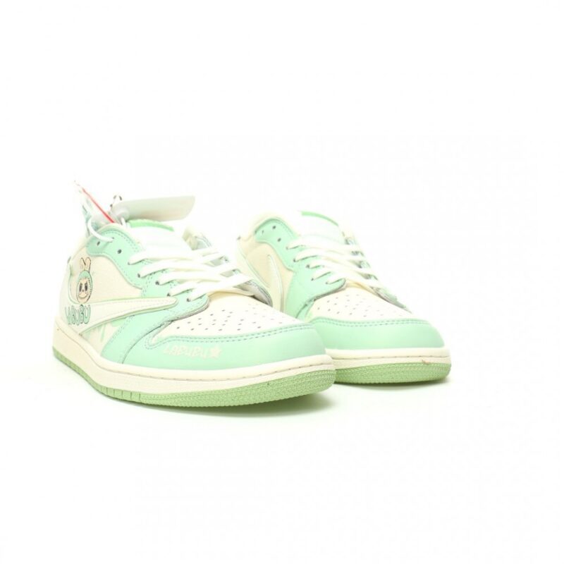 【AT12474】Nike x LABUBUコラボ Air Jordan 1 Low OG - グリーンとクリームホワイトのキュートなスニーカー | Nike x Labubu