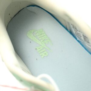 【AT12474】Nike x LABUBUコラボ Air Jordan 1 Low OG - グリーンとクリームホワイトのキュートなスニーカー | Nike x Labubu