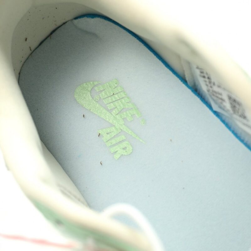 【AT12474】Nike x LABUBUコラボ Air Jordan 1 Low OG - グリーンとクリームホワイトのキュートなスニーカー | Nike x Labubu