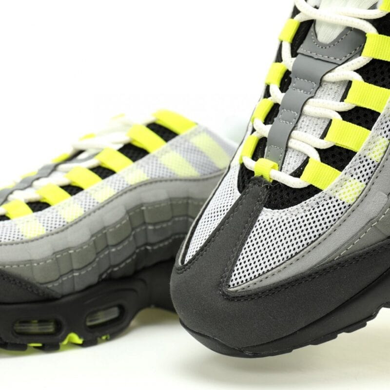 【AT12497】ナイキ Air Max 95 Essential 'Neon' スニーカー - ダークグレーと蛍光イエローの革新的デザイン | Nike Air Max
