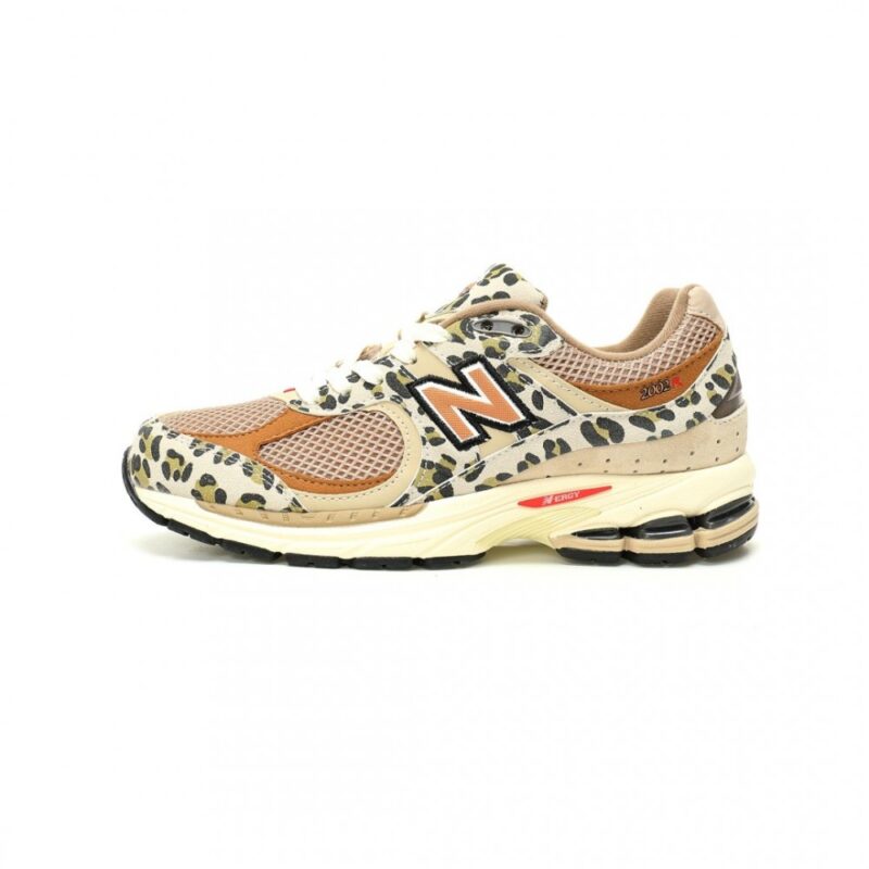 【AT12517】New Balance ニューバランス Cheetah Printチータープリントスニーカー 2002Rシリーズ | New Balance