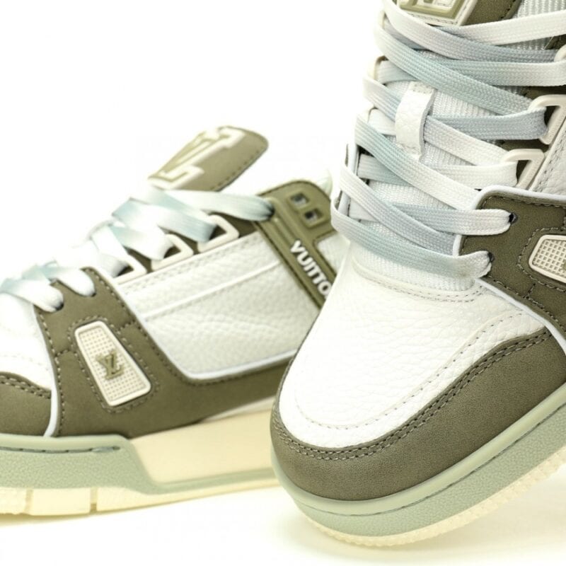 【AT12533】Louis Vuitton（ルイ・ヴィトン）LV Trainerスニーカー: 高級グラデーションカラーのOLIVE GREEN＆WHITEデザイン | Louis Vuitton Paris